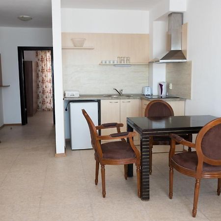 Vm Apartments Robinson Beach Поморие Экстерьер фото