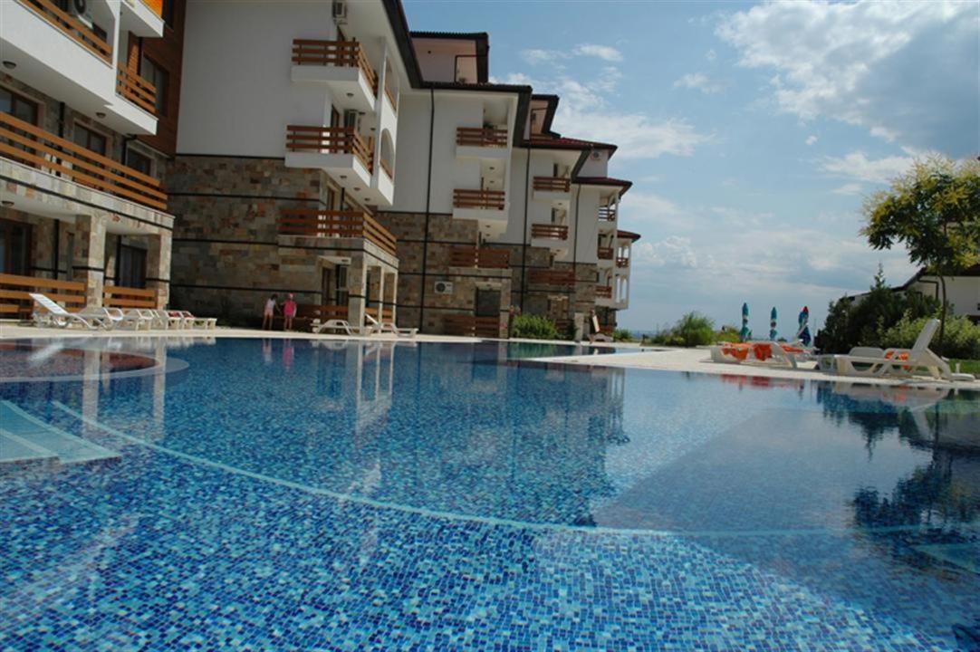 Vm Apartments Robinson Beach Поморие Экстерьер фото