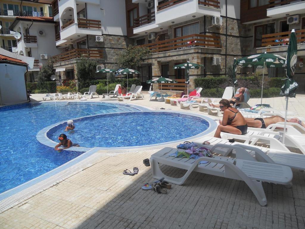 Vm Apartments Robinson Beach Поморие Экстерьер фото