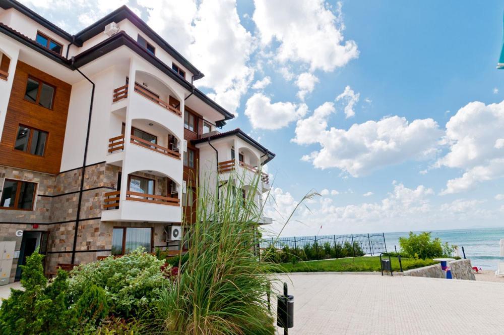 Vm Apartments Robinson Beach Поморие Экстерьер фото