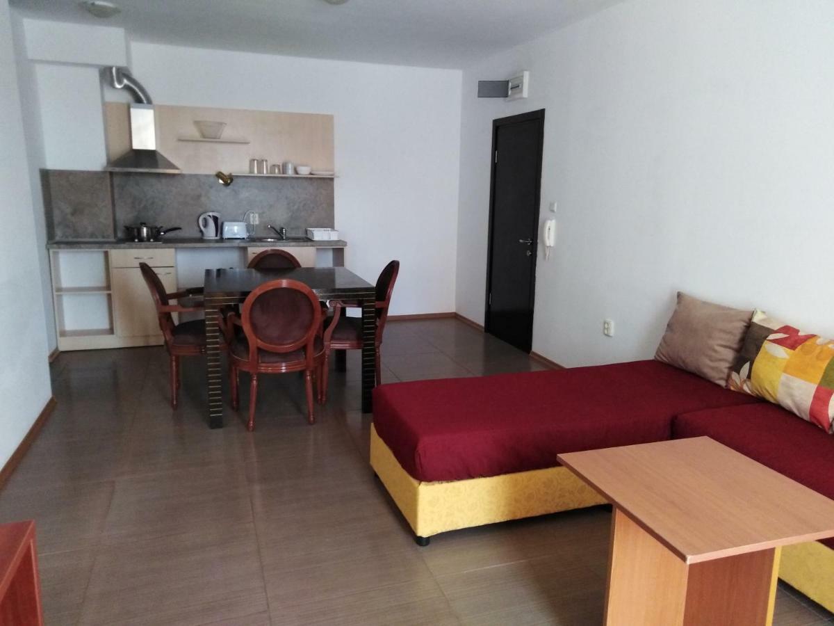 Vm Apartments Robinson Beach Поморие Экстерьер фото