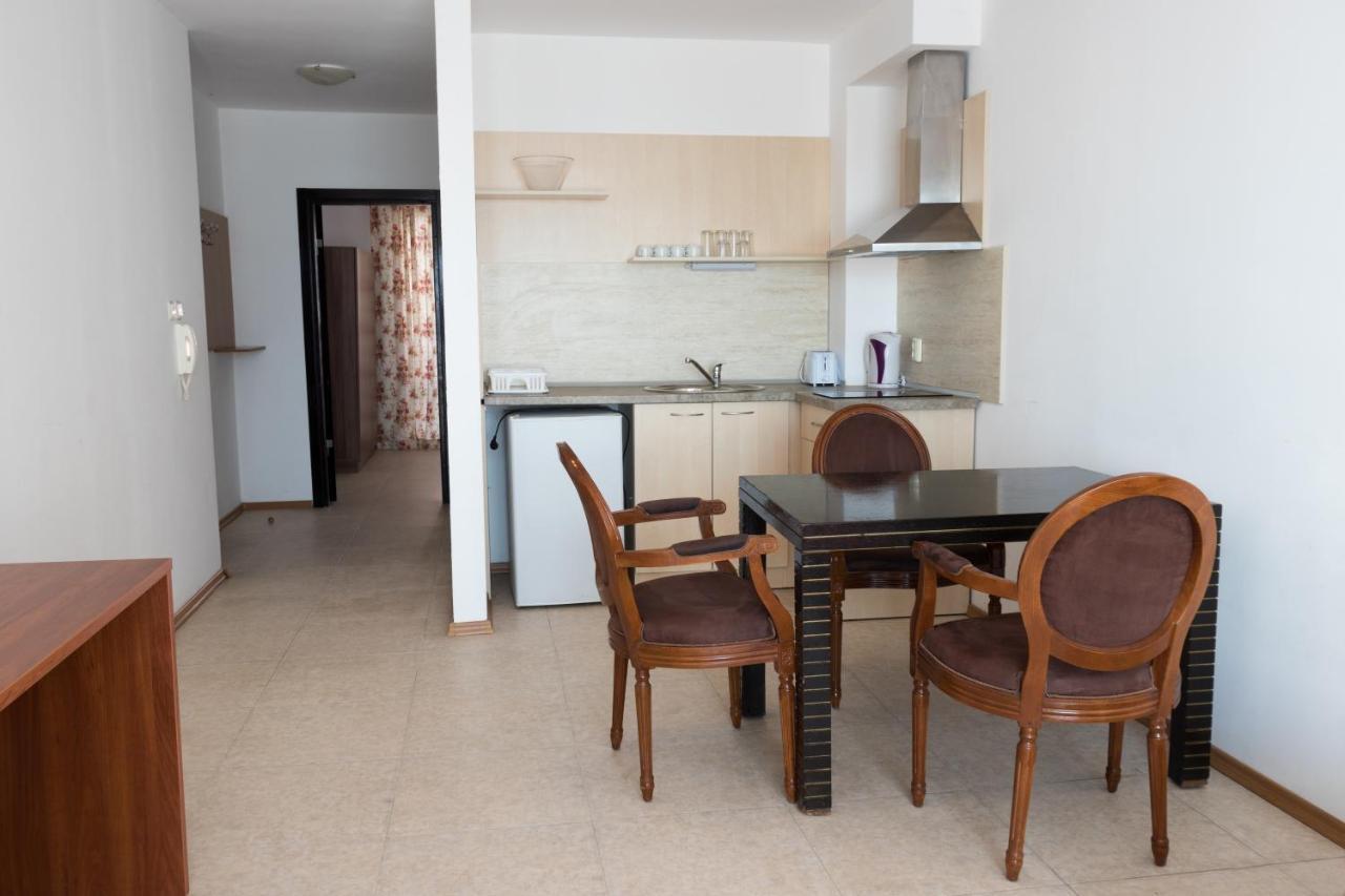 Vm Apartments Robinson Beach Поморие Экстерьер фото